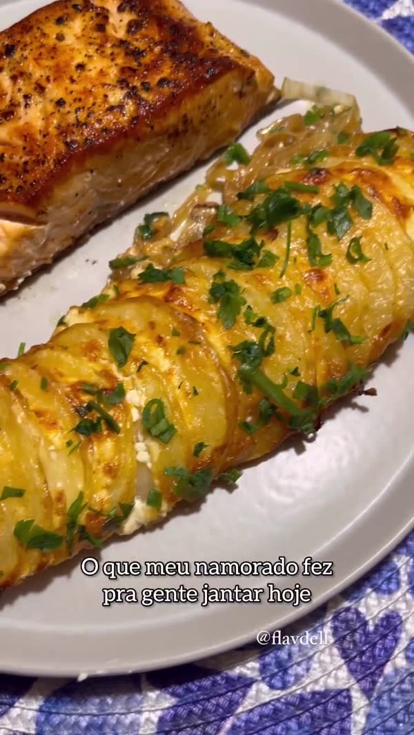 Salmão com batata laminada