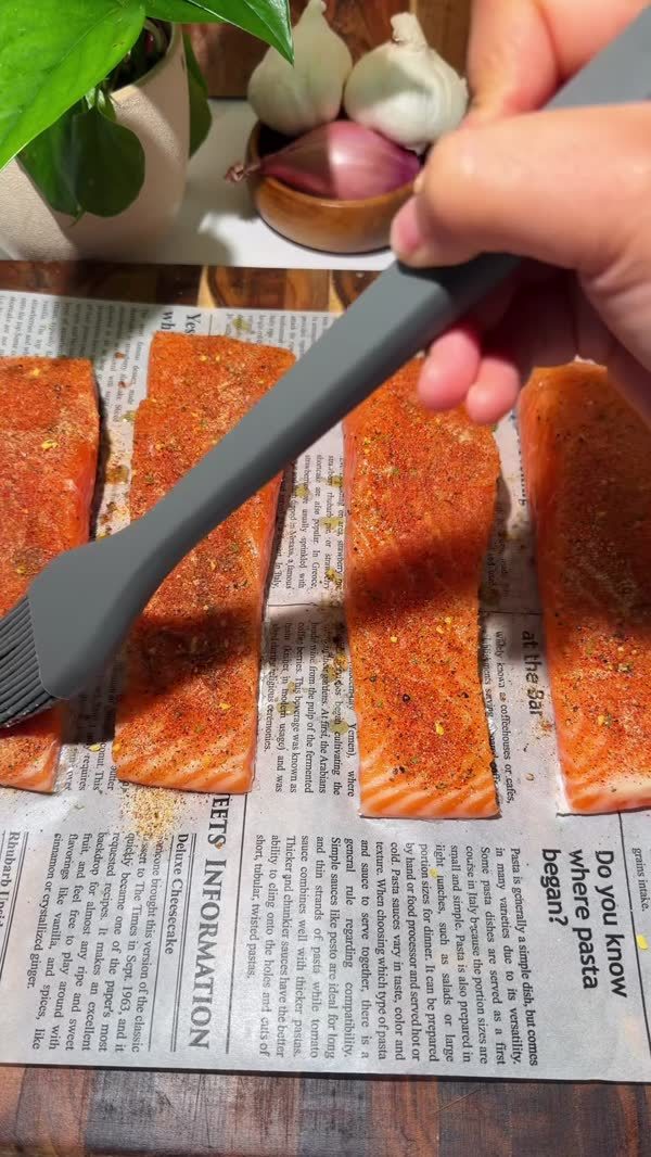 Macarrão com salmão, limão e alho