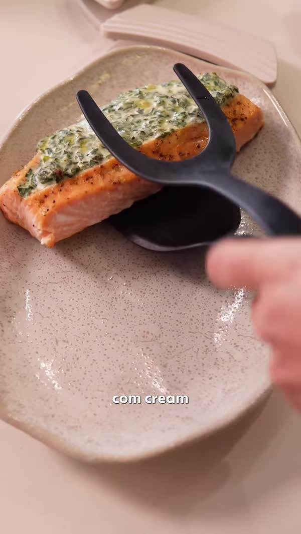 Salmão com cream cheese e espinafre